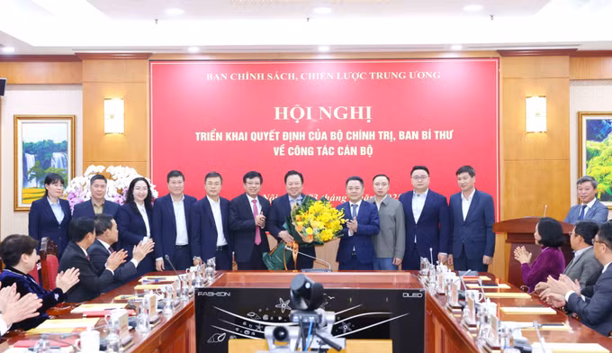 potal-hoi-nghi-trien-khai-quyet-dinh-cua-bo-chinh-tri-ban-bi-thu-ve-cong-tac-can-bo-tai-ban-chinh-sach-chien-luoc-trung-uong-7883705.jpg