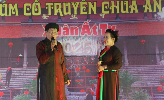 Nghệ nhân các câu lạc bộ hát Đúm tại Thủy Nguyên biểu diễn. Ảnh: Minh Thu- TTXVN potal-giu-gin-nghe-thuat-trinh-dien-dan-gian-hat-dum-tai-thanh-pho-thuy-nguyen-hai-phong-7848512.jpg