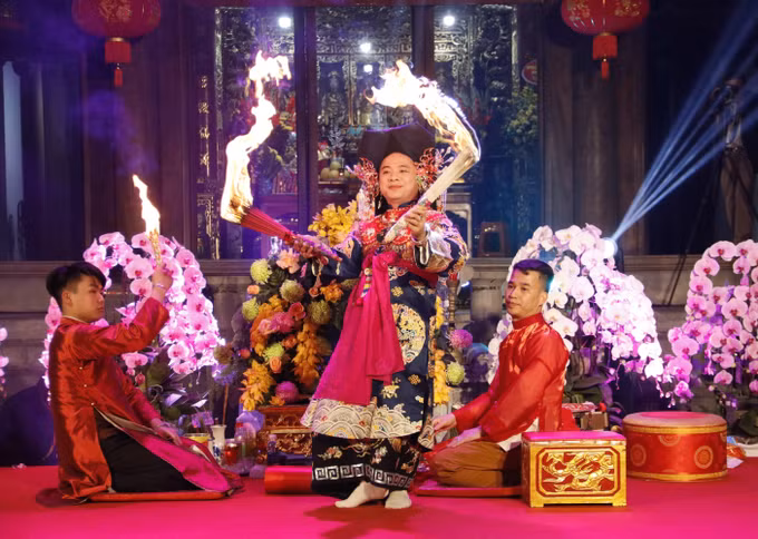 potal-lien-hoan-thuc-hanh-tin-nguong-tho-mau-tam-phu-cua-nguoi-viet-tinh-bac-giang-mo-rong-lan-thu-vi-nam-2025-7849428.jpg