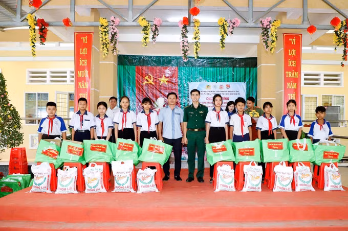 potal-nhieu-hoat-dong-trong-chuong-trinh-thang-ba-bien-gioi-bien-cuong-to-quoc-toi-tai-soc-trang-7933316.jpg