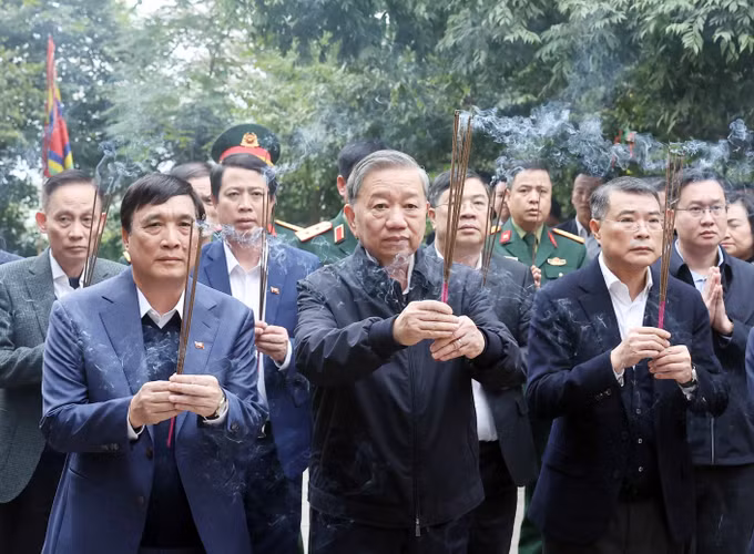 potal-tong-bi-thu-to-lam-va-doan-cong-tac-trung-uong-dang-huong-tuong-niem-cac-vua-hung-tai-khu-di-tich-lich-su-quoc-gia-dac-biet-den-hung-7840735.jpg