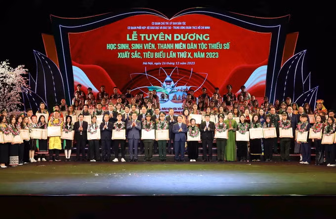 potal-le-tuyen-duong-hoc-sinh-sinh-vien-thanh-nien-dan-toc-thieu-so-xuat-sac-tieu-bieu-lan-thu-x-nam-2023-7149446.jpg