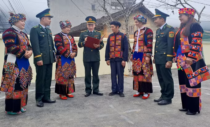 potal-soi-noi-ngay-hoi-bien-phong-toan-dan-2025-tren-cao-nguyen-da-dong-van-7873663.jpg