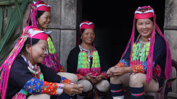 Dân tộc Dao ở Quảng Ninh với hai nhánh Dao Thanh Y và Dao Thanh Phán, để dễ phân biệt, nên đặt tên gọi Thanh Y (dịch là “áo xanh”); với tên gọi Thanh Phán ( dịch là áo nhiều hoa văn). Ảnh: Hương Hiền.