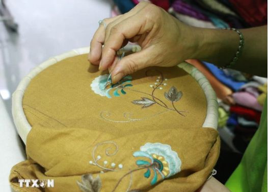 Nhiều sản phẩm của làng nghề thêu ren Văn Lâm ở xã Ninh Hải, huyện Hoa Lư, tỉnh Ninh Bình đã được đánh giá sản phẩm OCOP 4 sao. Ảnh: Thùy Dung-TTXVN lang-nghe-theu-ren-van-lam-2762024a.jpeg