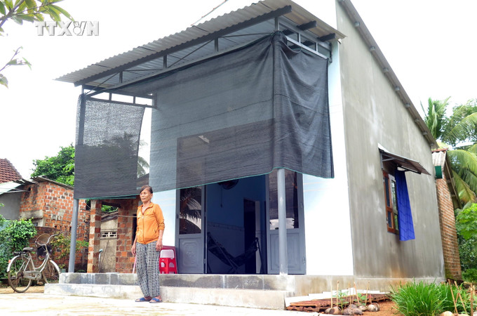 Ngôi nhà của bà Nguyễn Thị Hương, phường Hoài Đức, thị xã Hoài Nhơn vừa được xây mới, hoàn thành đưa vào sử dụng tháng 6/2024. Ảnh: Lê Phước Ngọc - TTXVN vna_potal_binh_dinh_quyet_tam_xoa_toan_bo_nha_tam_nha_dot_nat_7691816.jpg