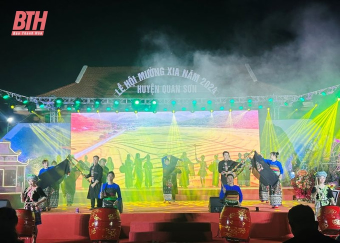 Chương trình hòa tấu nhạc cụ dân tộc tại lễ hội. Ảnh: baothanhhoa.vn le-hoi-18324.jpg