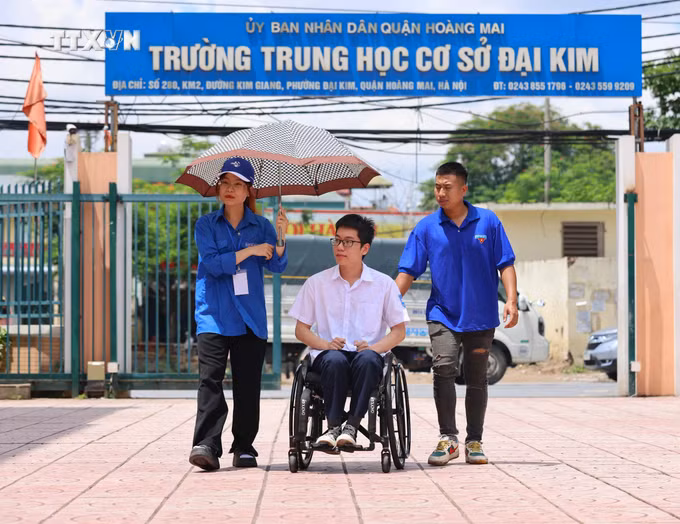 vna_potal_ky_thi_tot_nghiep_thpt_nam_2024_thi_sinh_lam_bai_thi_mon_toan_7452437.jpg