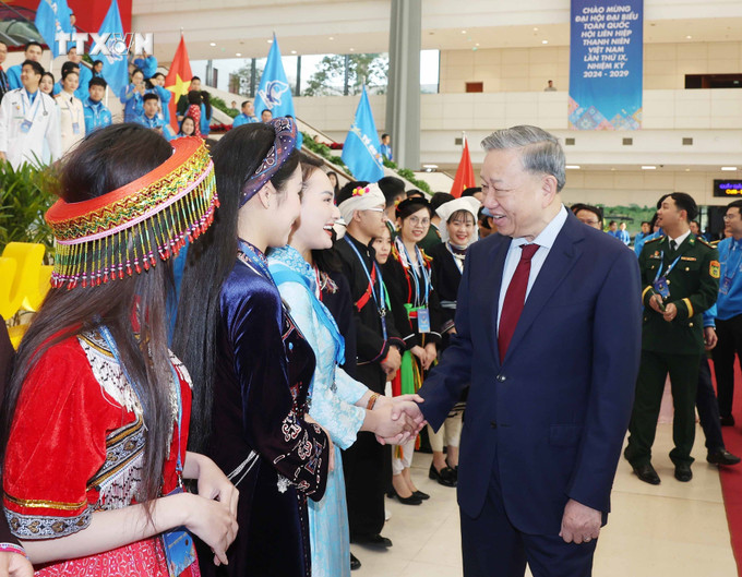 Tổng Bí thư Tô Lâm với các đại biểu dự Phiên trọng thể Đại hội IX Hội Liên hiệp Thanh niên Việt Nam. Ảnh: Thống Nhất - TTXVN vna_potal_tong_bi_thu_du_phien_trong_the_dai_hoi_ix_hoi_lien_hiep_thanh_nien_viet_nam___7762464.jpg