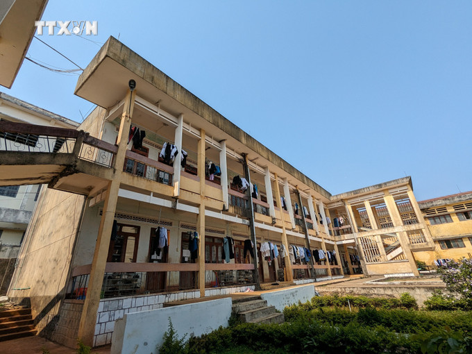 Sau 30 năm sử dụng, Khu nội trú của Trường Phổ thông dân tộc nội trú tỉnh Gia Lai đã xuống cấp trầm trọng. Ảnh: Hoài Nam - TTXVN vna_potal_du_an_xay_moi_ky_tuc_xa_truong_dan_toc_noi_tru_tinh_gia_lai_ket_cung_do_vuong_thu_tuc_dat_dai_7281989.jpg