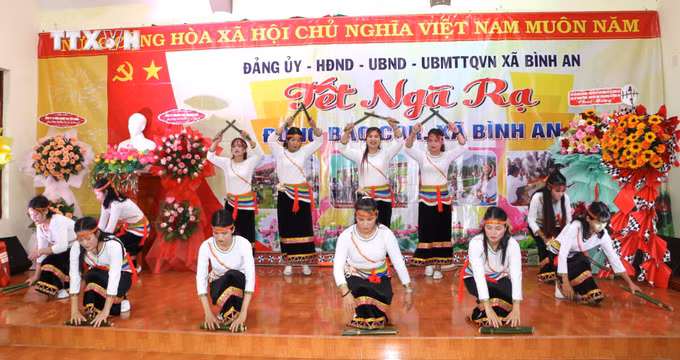 vna_potal_tet_nga_ra_cua_dong_bao_cor_quang_ngai_7724913.jpg
