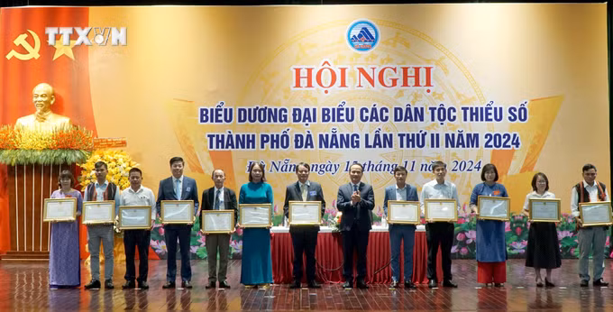 vna_potal_da_nang_bieu_duong_dai_bieu_cac_dan_toc_thieu_so_7705641.jpg