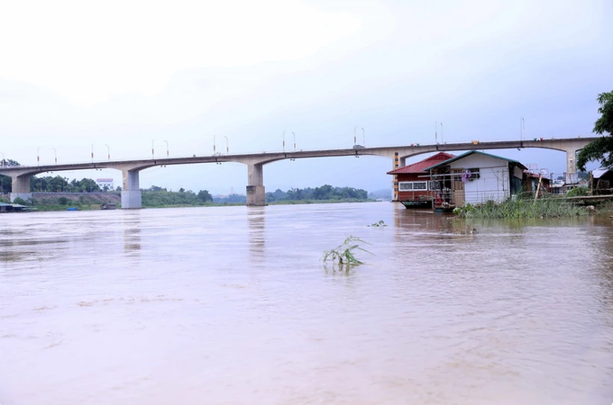Mực nước sông Lô qua thành phố Tuyên Quang dâng cao. Ảnh: Quang Cường-TTXVN Ảnh chụp màn hình 2024-06-15 100734.png