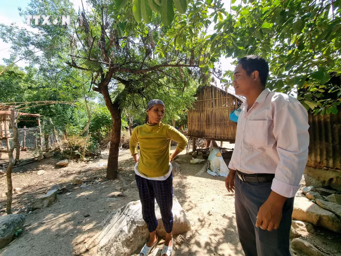 vna_potal_can_som_on_dinh_cho_o_sinh_ke_cho_nguoi_dan_vung_sat_lo_tai_ninh_thuan_7527372.jpg