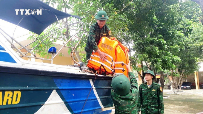 Các đơn vị đồn Biên phòng trên hai tuyến biên giới của tỉnh Quảng Bình duy trì nghiêm quân số, sẵn sàng lực lượng, phương tiện ứng phó với bão. Ảnh: TTXVN phát vna_potal_quang_binh_bo_doi_bien_phong_chu_dong_trien_khai_cong_tac_ung_pho_voi_bao_trami_7669101.jpg