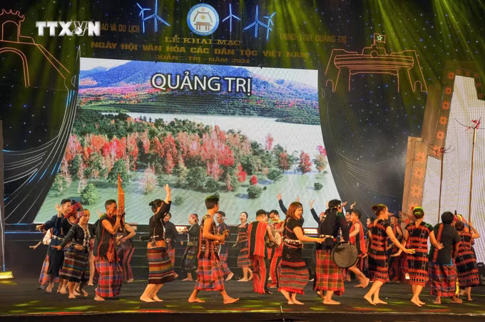 vna_potal_ruc_ro_sac_mau_ban_sac_van_hoa_cac_dan_toc_viet_nam_7757694.jpg