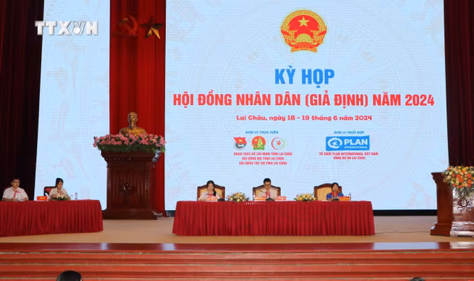 vna_potal_lai_chau_to_chuc_ky_hop_gia_dinh_hoi_dong_nhan_dan_cho_hoc_sinh_7438809.jpg