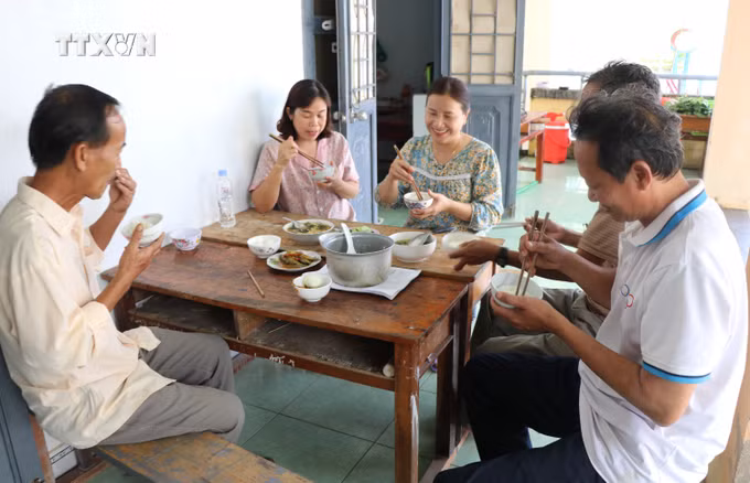 vna_potal_nhung_nguoi_thay_miet_mai_“gieo_chu”_noi_vung_cao_phu_yen_7709157.jpg