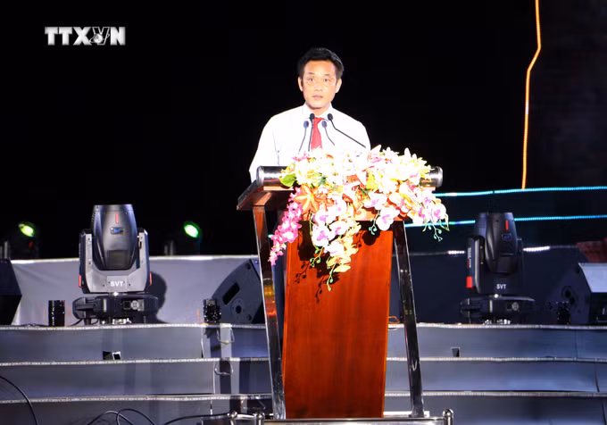vna_potal_vinh_long_khai_mac_lien_hoan_gia_dinh_tai_tu_va_tieng_hat_thanh_nien_kinh_-_hoa_-_khmer_tinh_vinh_long_nam_2024_7708585.jpg