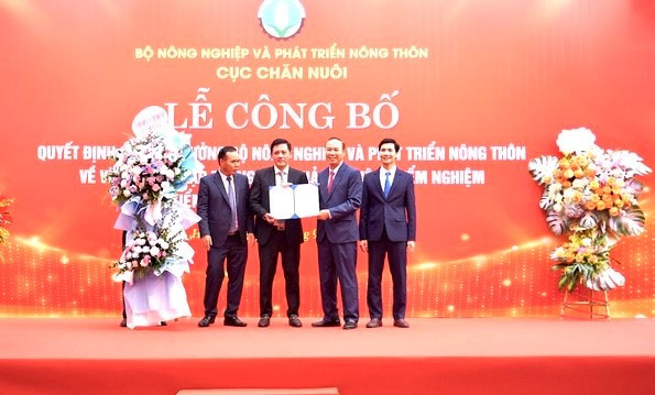 Ngày 26/9, Bộ Nông nghiệp và Phát triển nông thôn tổ chức lễ Ra mắt Trung tâm Khảo nghiệm, kiểm nghiệm và kiểm định chăn nuôi Trung ương I thuộc Cục Chăn nuôi. Ảnh: bnews.vn 26-nn-hang-1-20240926203745.jpeg