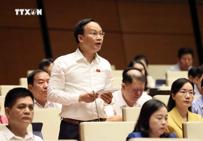 Đại biểu Quốc hội tỉnh Bắc Giang Phạm Văn Thịch phát biểu. Ảnh: An Đăng – TTXVN vna_potal_ky_hop_thu_7_quoc_hoi_khoa_xv_quoc_hoi_tiep_tuc_thao_luan_ve_du_thao_luat_bao_hiem_xa_hoi_sua_doi_7397687.jpg