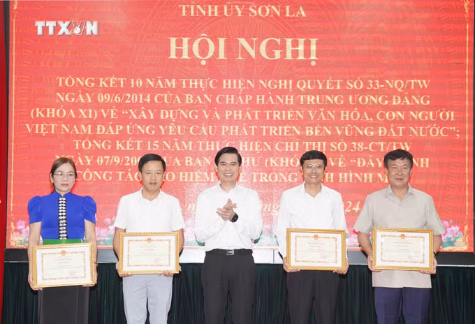 vna_potal_tinh_uy_son_la_tong_ket_10_nam_thuc_hien_nghi_quyet_33-nqtw_va_15_nam_thuc_hien_chi_thi_38-cttw_7335747.jpg