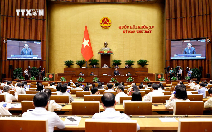 Bộ trưởng Bộ Văn hóa, Thể thao và Du lịch Nguyễn Văn Hùng trả lời chất vấn. Ảnh: Doãn Tấn - TTXVN vna_potal_ky_hop_thu_7_quoc_hoi_khoa_xv_tiep_tuc_chat_van_va_tra_loi_chat_van_linh_vuc_van_hoa_the_thao_va_du_lich_7415584.jpg