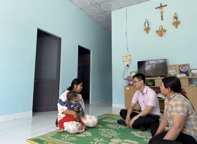potal-dong-bao-dan-toc-thieu-so-o-lam-dong-phan-khoi-don-xuan-trong-nha-moi-7823695.jpg