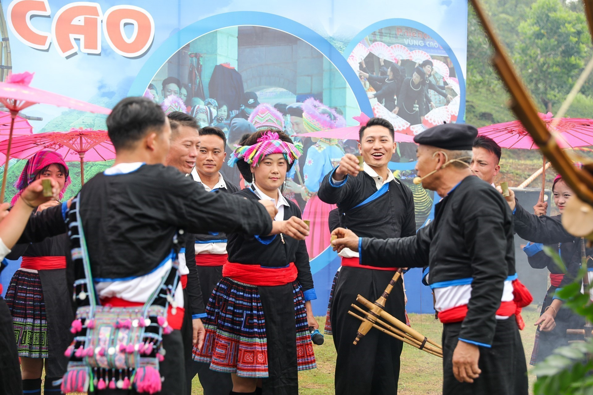 Tái hiện Lễ Gầu tào của dân tộc Mông tỉnh Lai Châu. Ảnh: Khánh Hoà - TTXVN potal-le-gau-tao-va-cac-hoat-dong-van-hoa-dan-toc-mong-duoc-tai-hien-tai-lang-van-hoa-8007858.jpg