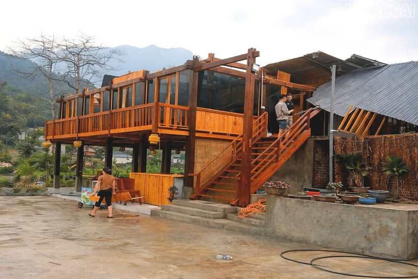 Dông lốc gây nhiều thiệt hại ở Lào Cai