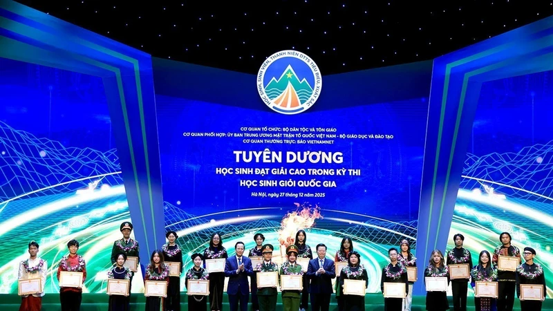 Lễ Tuyên dương học sinh, sinh viên, thanh niên dân tộc thiểu số xuất sắc, tiêu biểu 