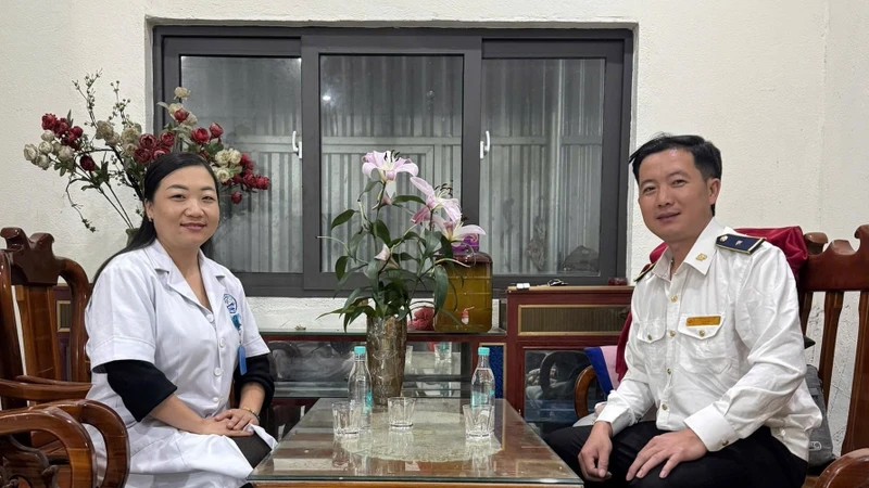 Vợ chồng bác sĩ người Mông cùng gieo sự sống giữa đại ngàn