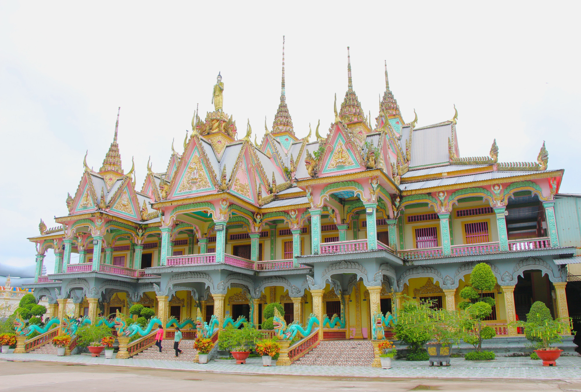 Ngôi Sala, nơi diễn ra các hoạt động sinh hoạt tôn giáo quan trọng. chua5-261025.jpg