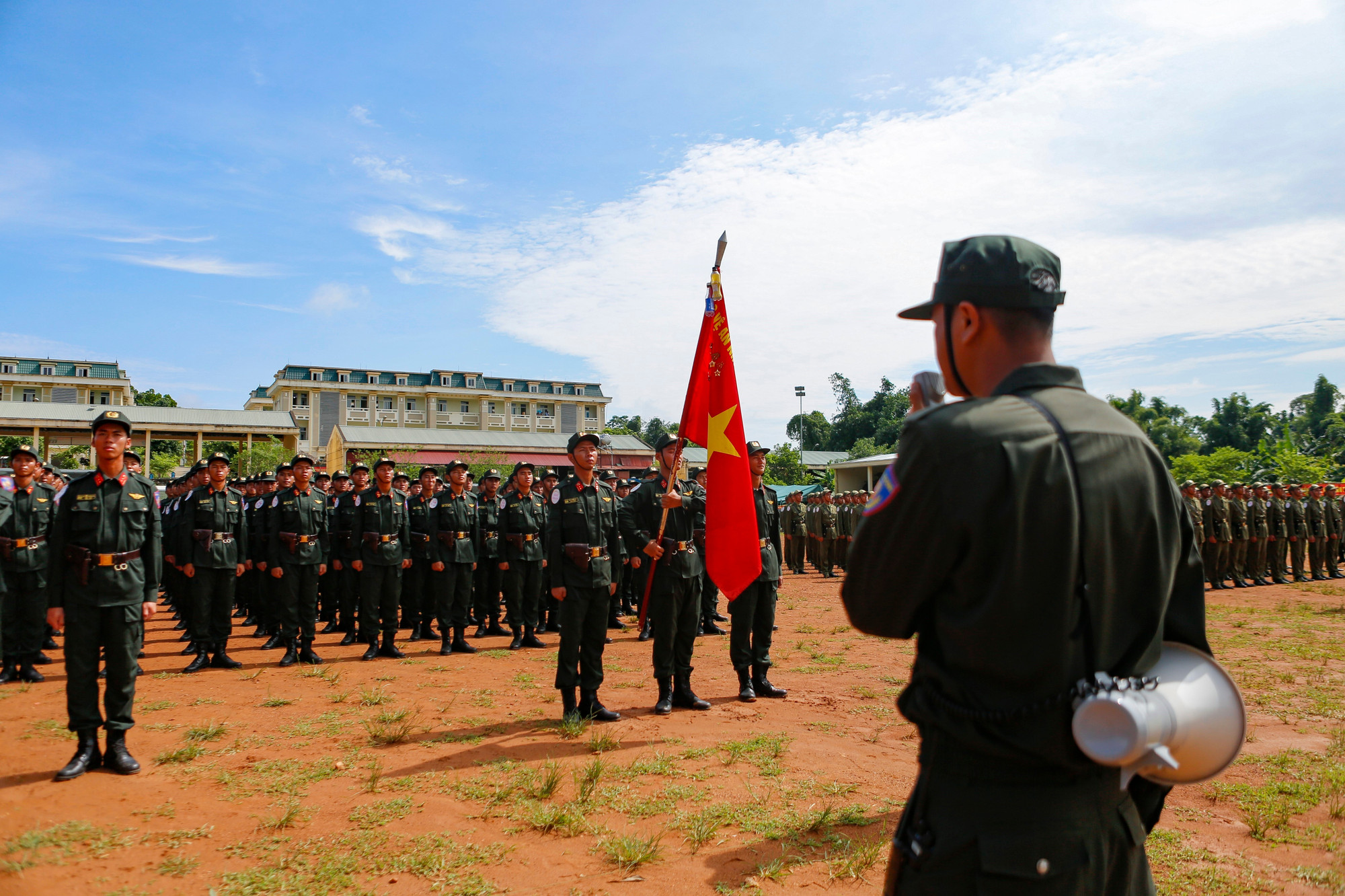 Dù thời tiết Lào Cai những ngày qua mưa, nắng thất thường, nhưng gần 1.000 cán bộ chiến sĩ vẫn kiên trì bám thao trường. lao-cai8-030825.jpg