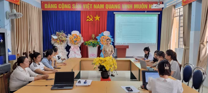 Tập thể giáo viên Trường Mầm non Vàng Anh, xã biên giới Ia Pnôn họp triển khai công tác chuẩn bị cho năm học mới 2025-2026. Ảnh: Hoài Nam/TTXVN