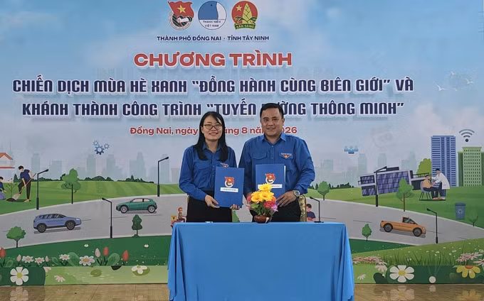 Thành đoàn Đồng Nai và Tỉnh đoàn Tây Ninh ký cam kết phối hợp tại chương trình.