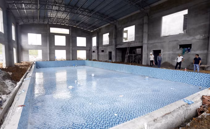 Hạng mục bể bơi của Trường phổ thông nội trú liên cấp TH và THCS xã Lóng Phiêng đã cơ bản hoàn thành.