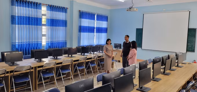 Trường Tiểu học KPă KLơng, xã biên giới Ia Nan được đầu tư mới phòng tin học. Ảnh: Hoài Nam/TTXVN