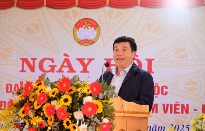 Bí thư Tỉnh ủy Lâm Đồng Y Thanh Hà Niê Kđăm phát biểu tại Ngày hội “Đại đoàn kết toàn dân tộc” ở khu dân cư Hà Đông (phường Lâm Viên – Đà Lạt) chiều 15/11.