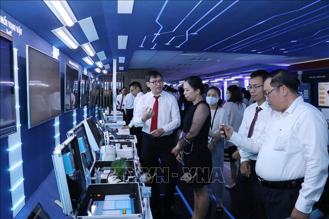 Người dân và doanh nghiệp thăm quan Không gian sáng tạo và trải nghiệm chuyển đổi số Thành phố Hồ Chí Minh. Ảnh: Xuân Khu/TTXVN 