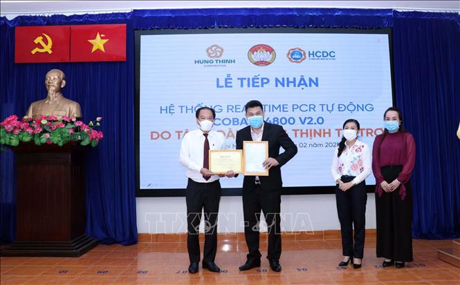 Dịch COVID-19: Trao tặng Sở Y tế Thành phố Hồ Chí Minh trang bị thiết bị y tế phòng, chống dịch
