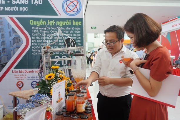 Tổng cục Giáo dục nghề nghiệp tổ chức “Hội thảo Kết nối nguồn lực hỗ trợ học sinh, sinh viên giáo dục nghề nghiệp khởi nghiệp thời kỳ 4.0” tại TP Hồ Chí Minh năm 2020. Ảnh: Hoàng Tuyết/Báo Tin tức