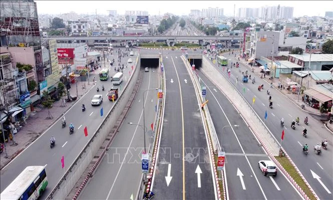 Xây dựng bộ máy chính quyền Thành phố Hồ Chí Minh tinh gọn, hiện đại, hoạt động hiệu lực, hiệu quả