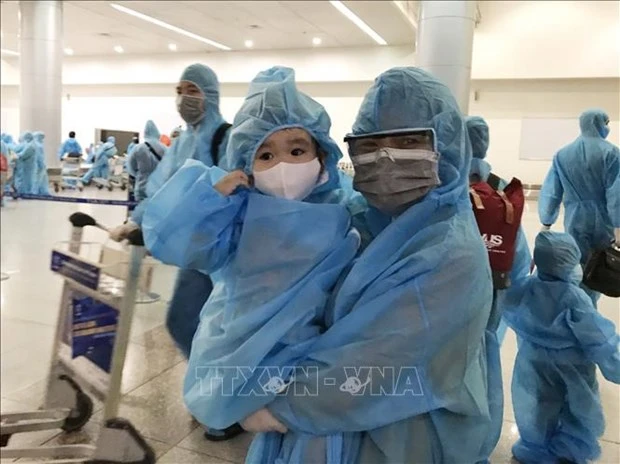 Triển khai lấy mẫu xét nghiệm SARS-CoV-2 đối với người rời Đà Nẵng đến Thành phố Hồ Chí Minh