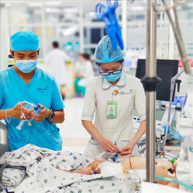 Thành phố Hồ Chí Minh: Liên tiếp cứu sống hai bệnh nhi sốc sốt xuất huyết nặng