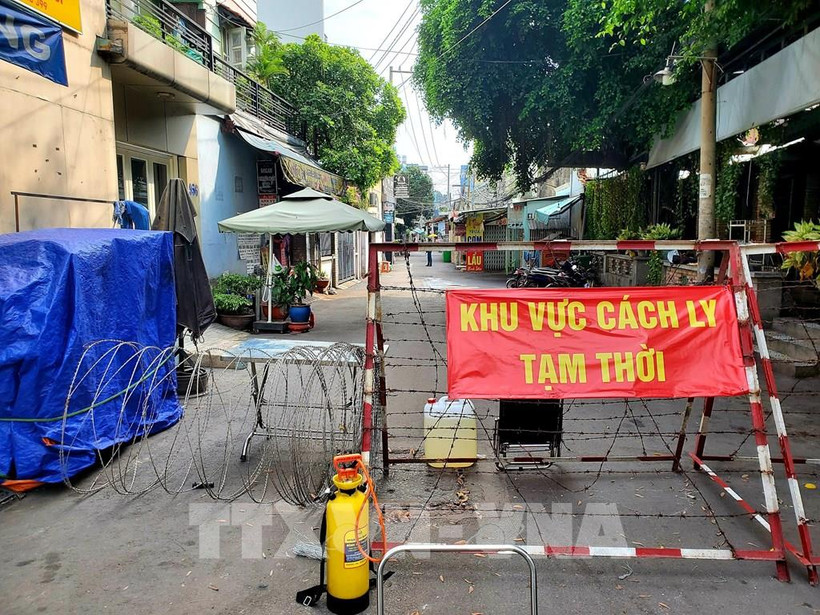 Một phần hẻm 954 Quang Trung bị phong tỏa. Ảnh: Thành Chung - TTXVN