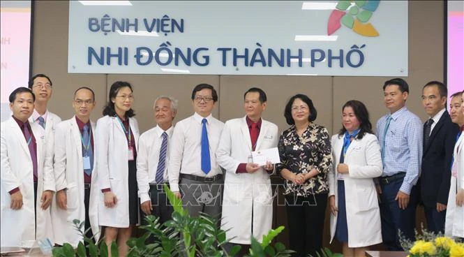 Phó Chủ tịch nước Đặng Thị Ngọc Thịnh thăm hai bé song sinh Trúc Nhi - Diệu Nhi
