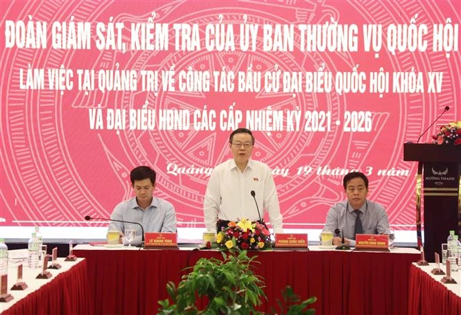 Phó Chủ tịch Quốc hội, Ủy viên Hội đồng bầu cử quốc gia Phùng Quốc Hiển phát biểu tại buổi làm việc. Ảnh: Nguyên Lý-TTXVN 