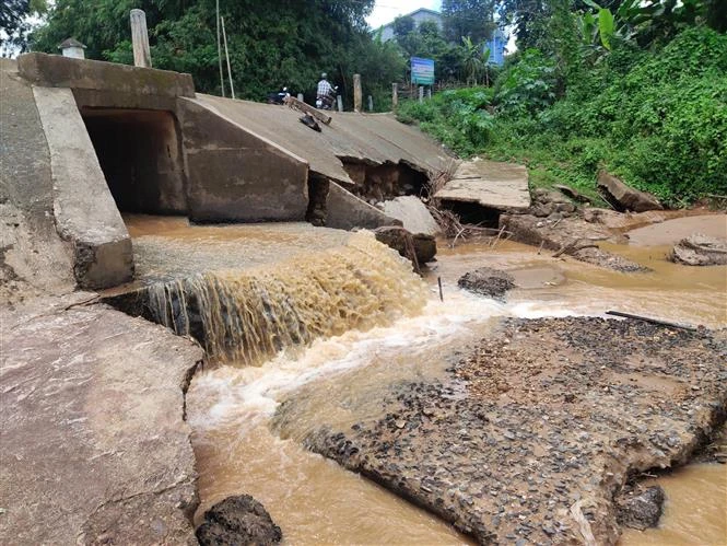 Kon Tum khẩn trương thực hiện phương án khắc phục sạt lở trên sông, suối