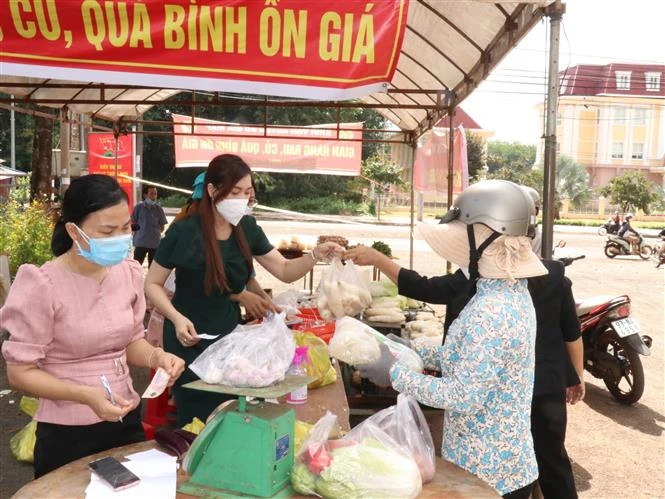 Gian hàng 0 đồng ấm lòng người nghèo vùng biên giữa mùa dịch COVID-19